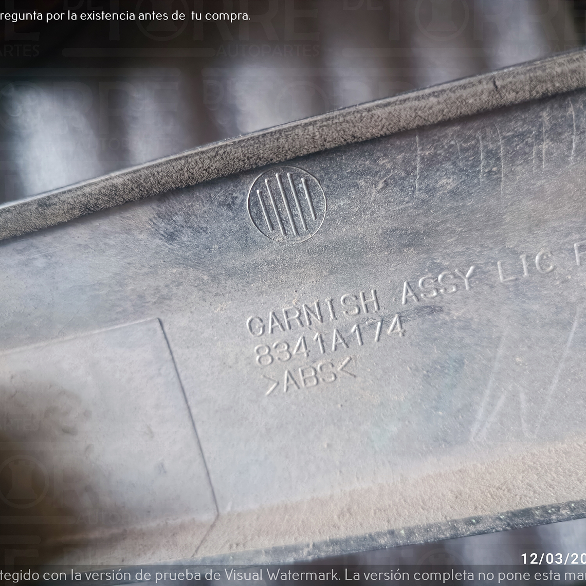 Cromo  de Dodge Attitude central, trasero, 2015-2019 1