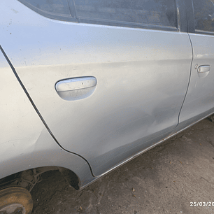 Puerta  de Dodge Attitude derecha, trasero, 2015-2023