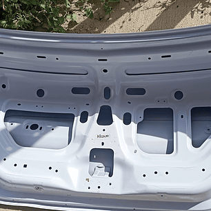 Tapa de cajuela de Nissan Versa central, trasero, exterior, superior, 2012-2019