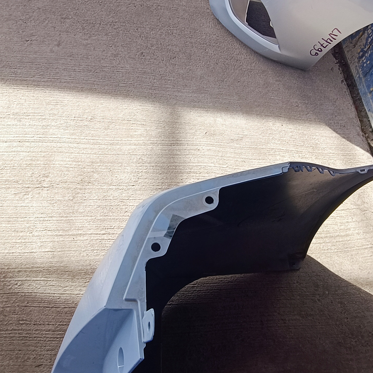 Fascia de Nissan Versa central, trasero, exterior, superior, 2020-2023 5