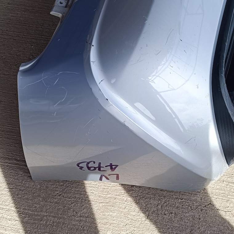 Fascia  de Nissan March central, trasero, exterior, superior, 2014-2020 2