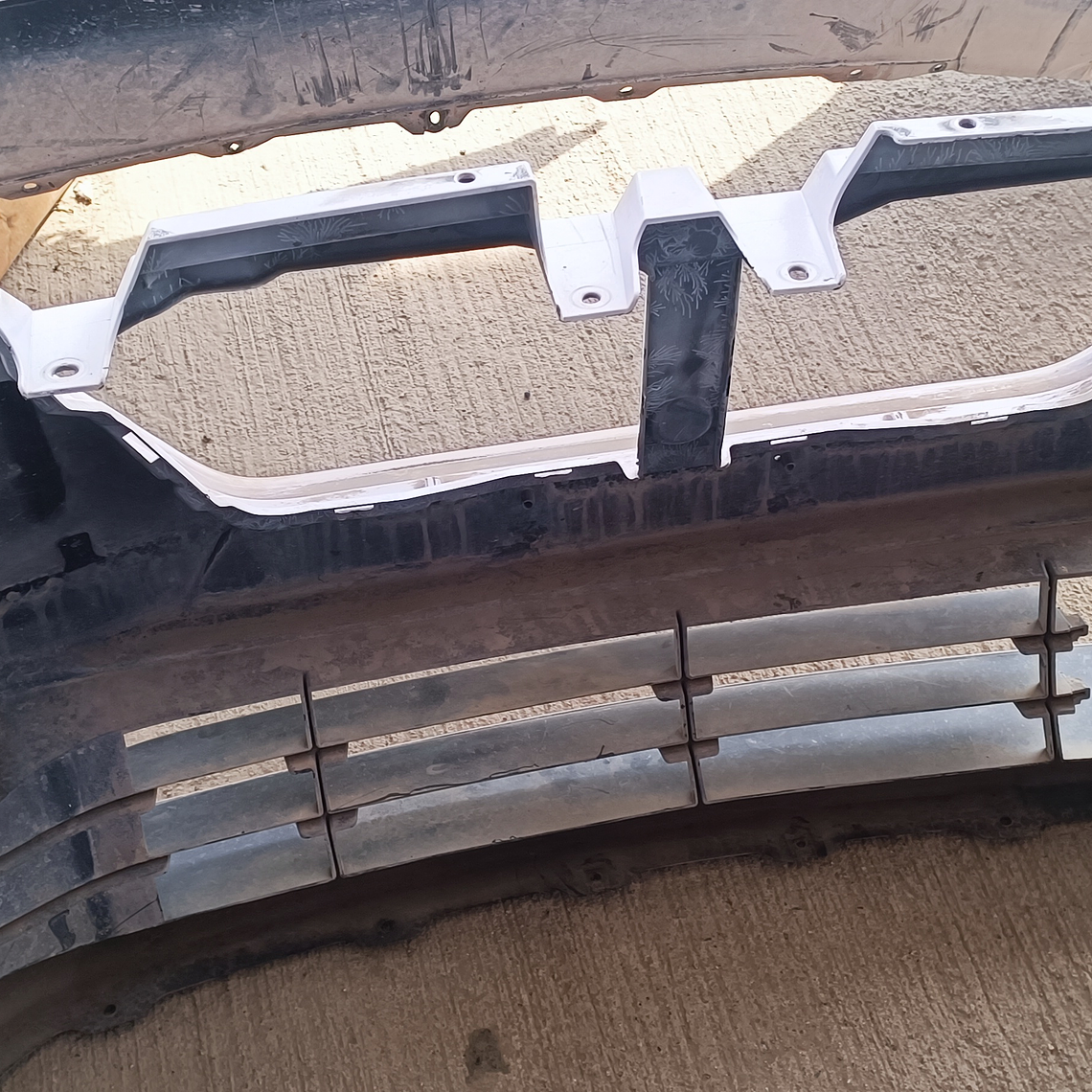 Fascia  de Nissan Kicks central, delantero, exterior, superior, 2017-2020 4