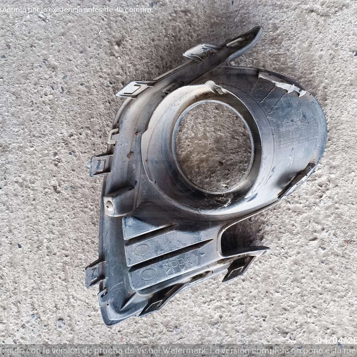 Bisel de faro niebla de Dodge Attitude derecho, 2015-2023 2