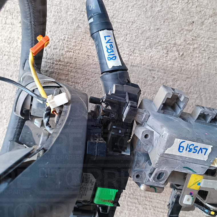 Palancas de direccionales de Dodge Attitude 2015-2024 1