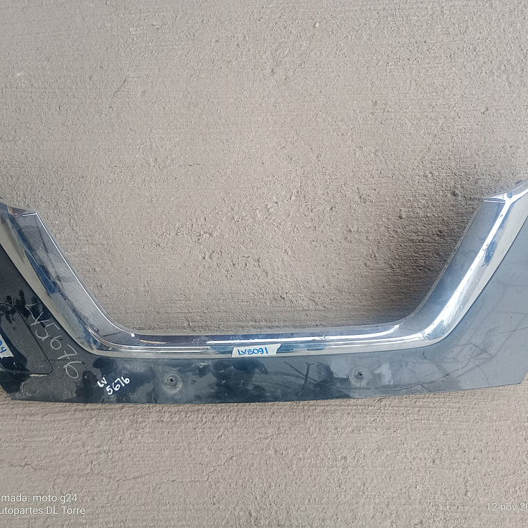 Cromo de parrilla de Nissan Versa central, delantero, 2020-2023 1