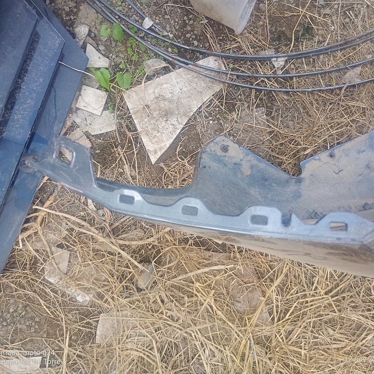 Fascia de Nissan Versa central, delantero, 2020-2022 4