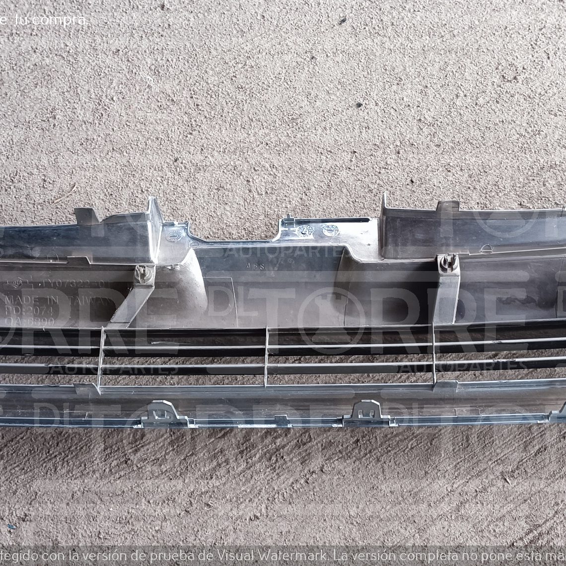 Parrilla de Toyota Hiace central, delantero, exterior, superior, 2006 a 2007 1