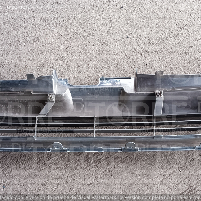 Parrilla de Toyota Hiace central, delantero, exterior, superior, 2006 a 2007 1