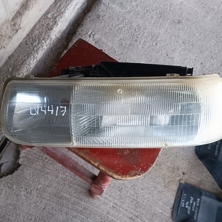 Faro  de Chevrolet Cheyenne izq, 1999-2003 1