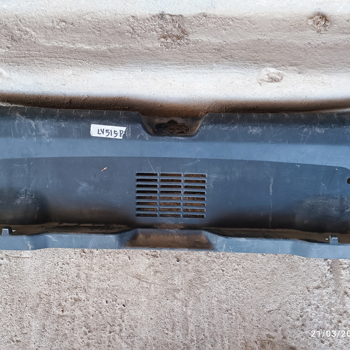 Cubierta de portacalavera de Dodge Attitude trasero, 2015-2023 1