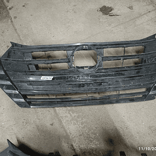 Parrilla Versa 2023-2024