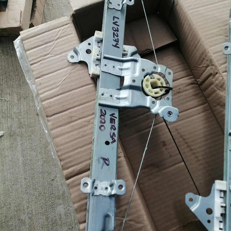 Elevador Versa 2020-2025 1