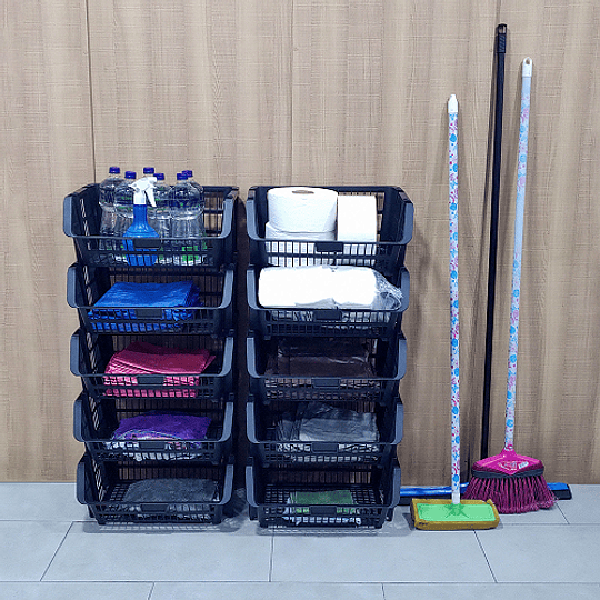 Canasto (cesto) apilable de 44x34x21 cm 22 litros negro