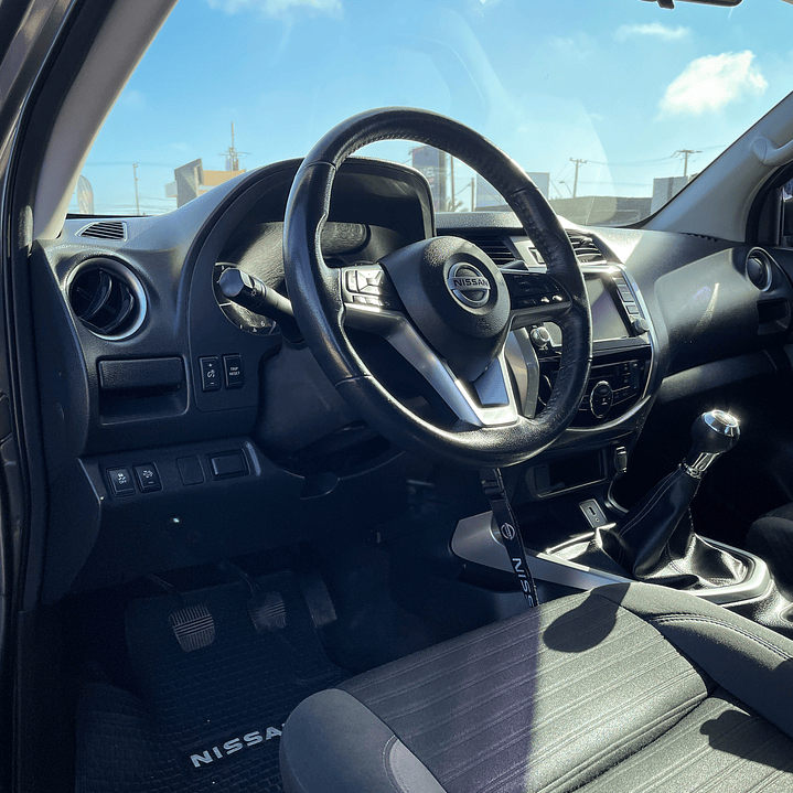 Nissan Navara 2.3 Manual 4x2 EX 2022 10