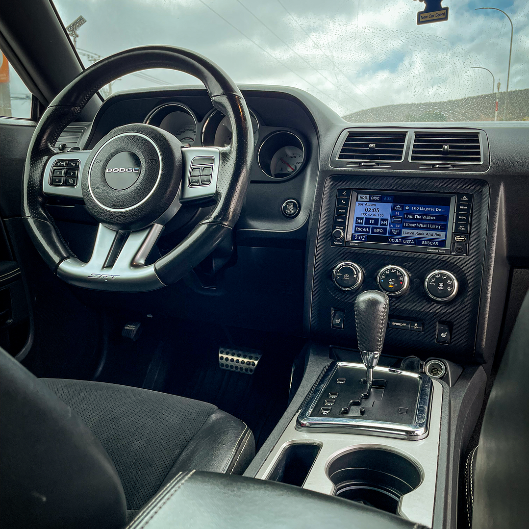 Dodge Challenger 6.4 SRT8 Automático 2012 12