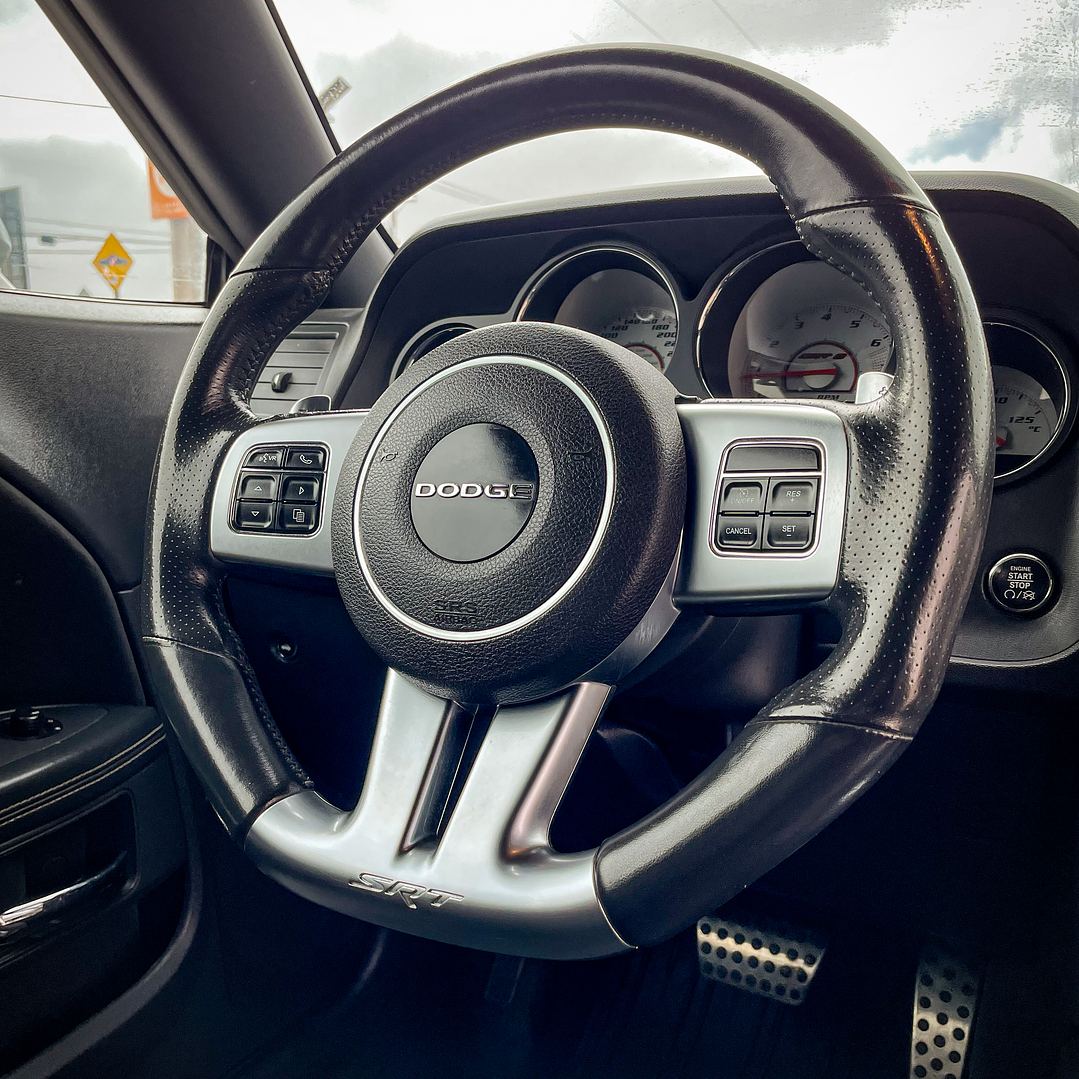 Dodge Challenger 6.4 SRT8 Automático 2012 13