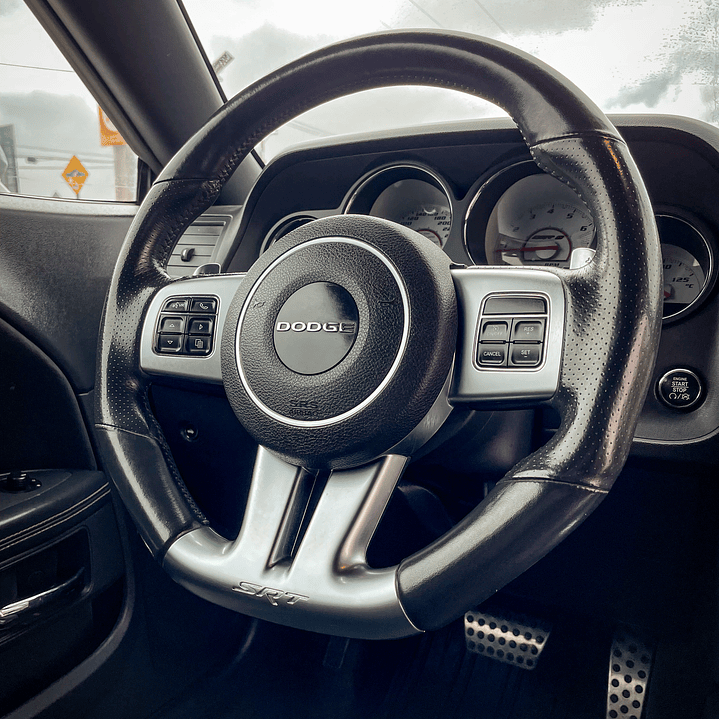 Dodge Challenger 6.4 SRT8 Automático 2012 13
