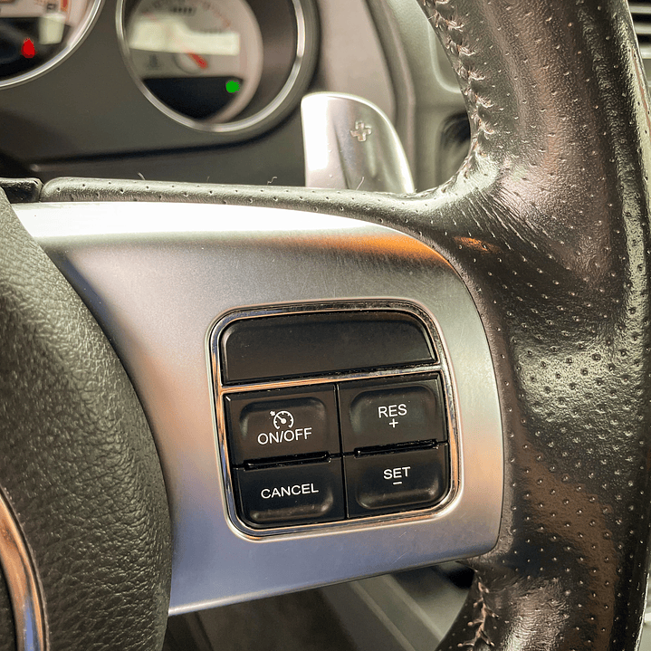 Dodge Challenger 6.4 SRT8 Automático 2012 22