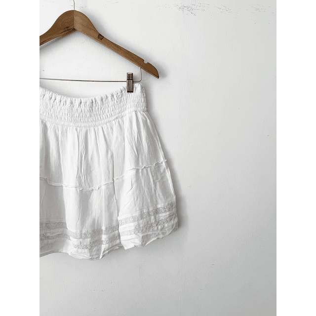 Falda blanca (ML)