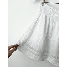 Falda blanca (ML)