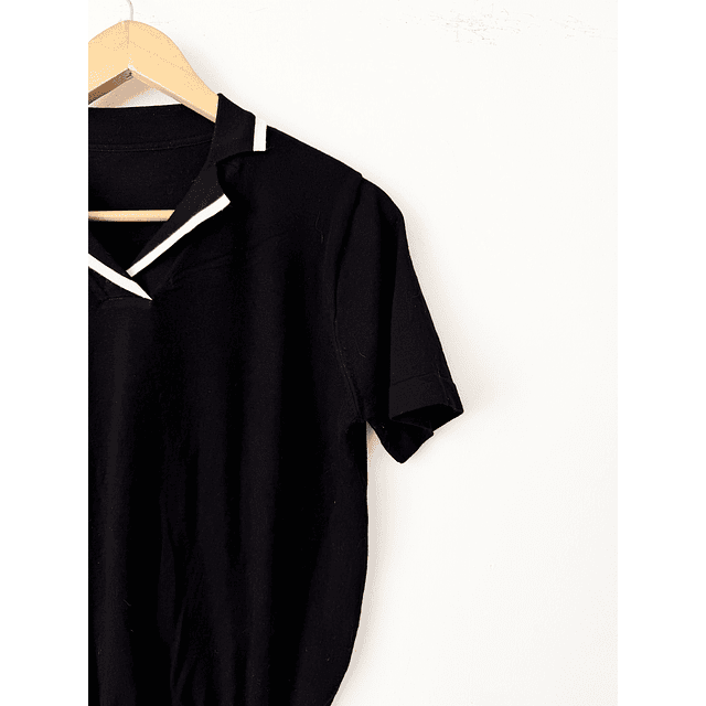 Polera negra (S)