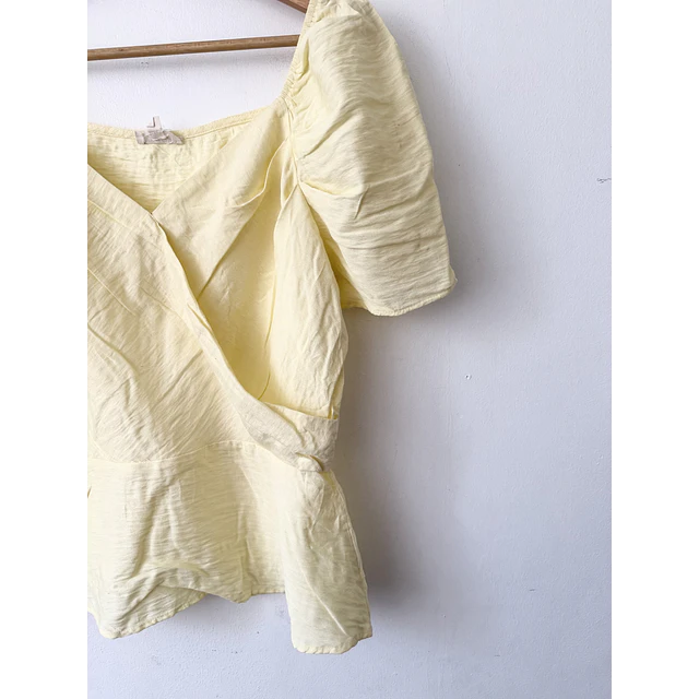 Polera amarilla (ML)