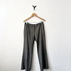 Pantalón gris (38)