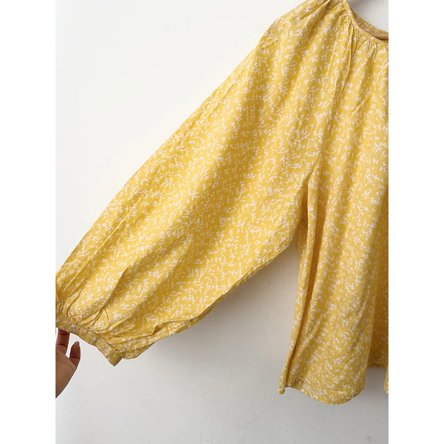 Blusa florecitas (L)