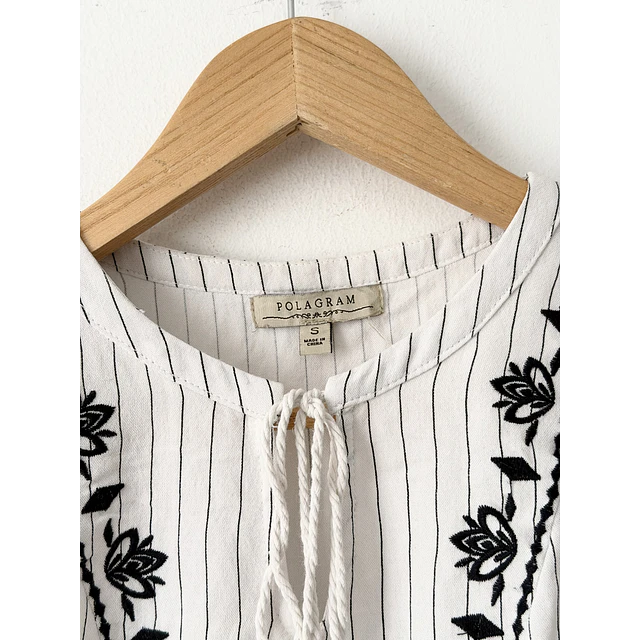 Blusa bordada (S)