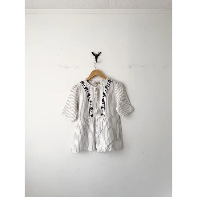 Blusa bordada (S)