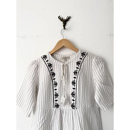 Blusa bordada (S)