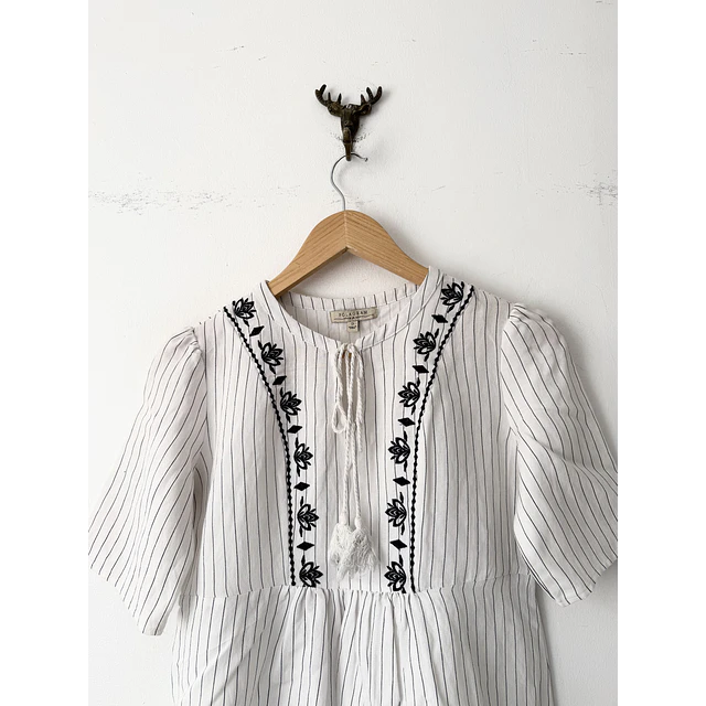 Blusa bordada (S)