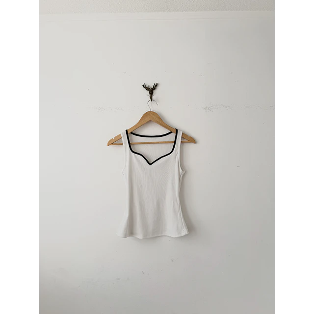 Polera blanca (SM)