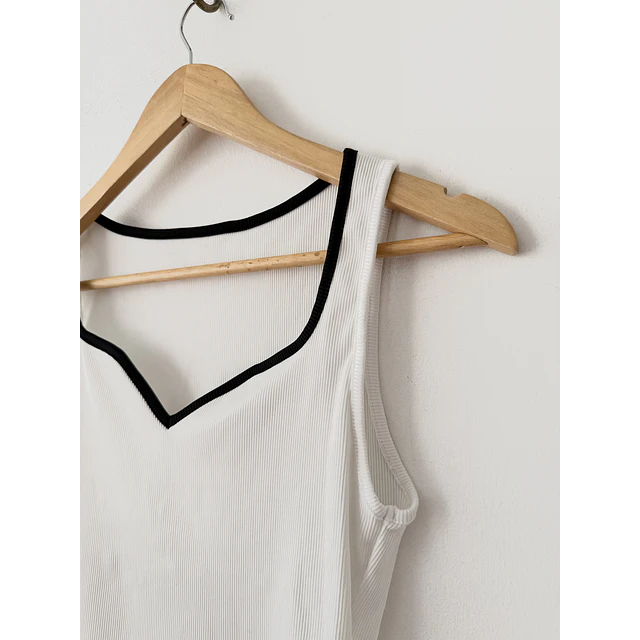 Polera blanca (SM)