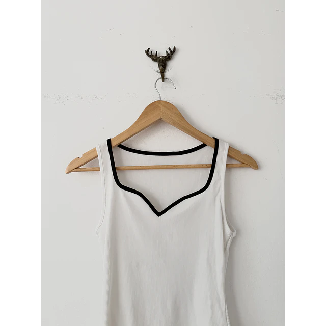 Polera blanca (SM)