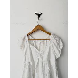 Polera bordada (ML)