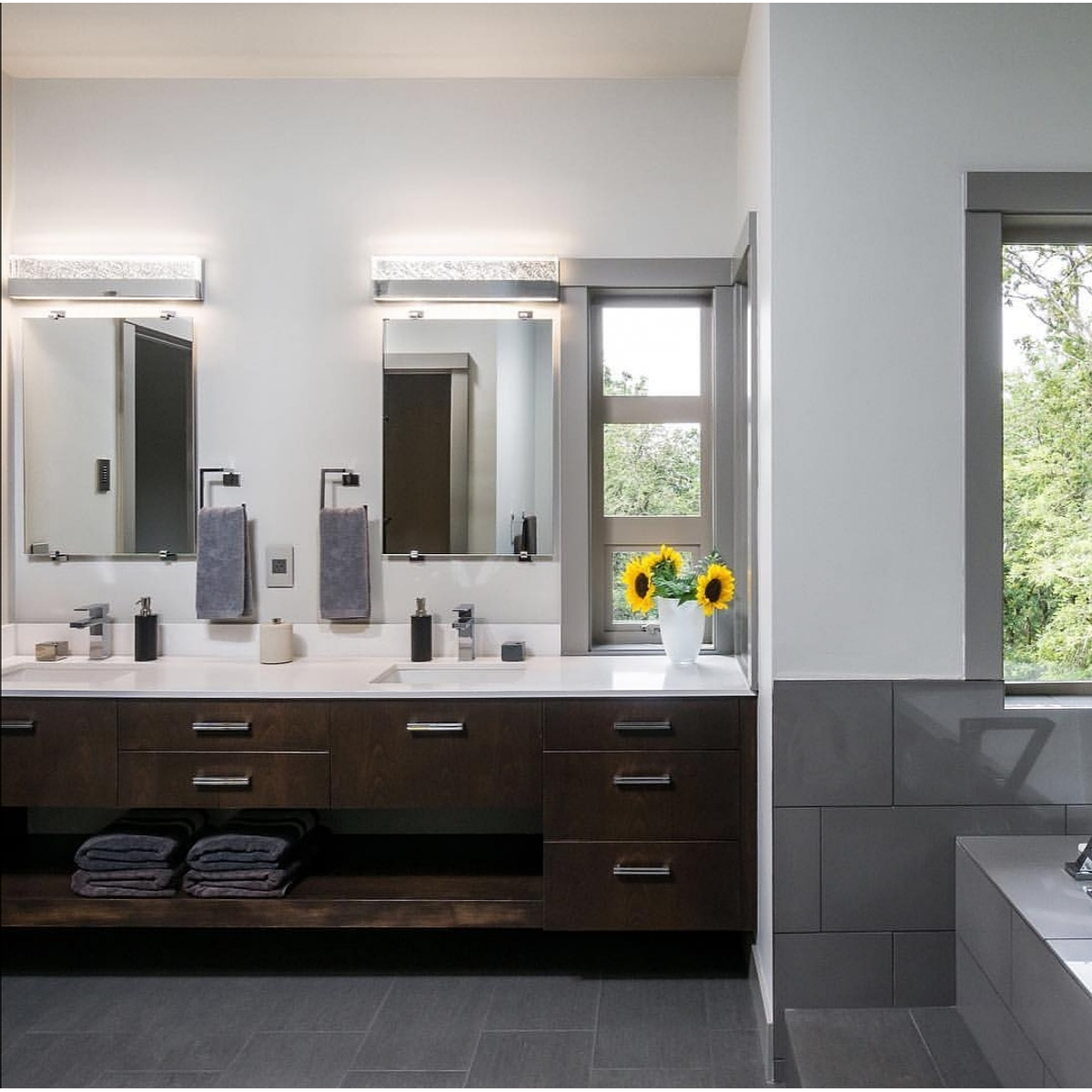 Fizz III 24" LED Vanity Arbotante E22757-89PC