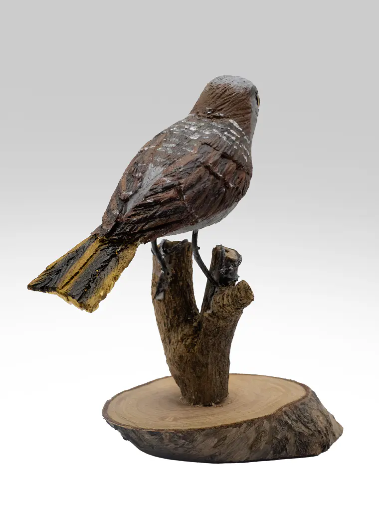 Gorrión en pedestal 3