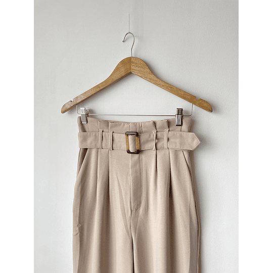 Pantalón beige. Talla:36 (s)