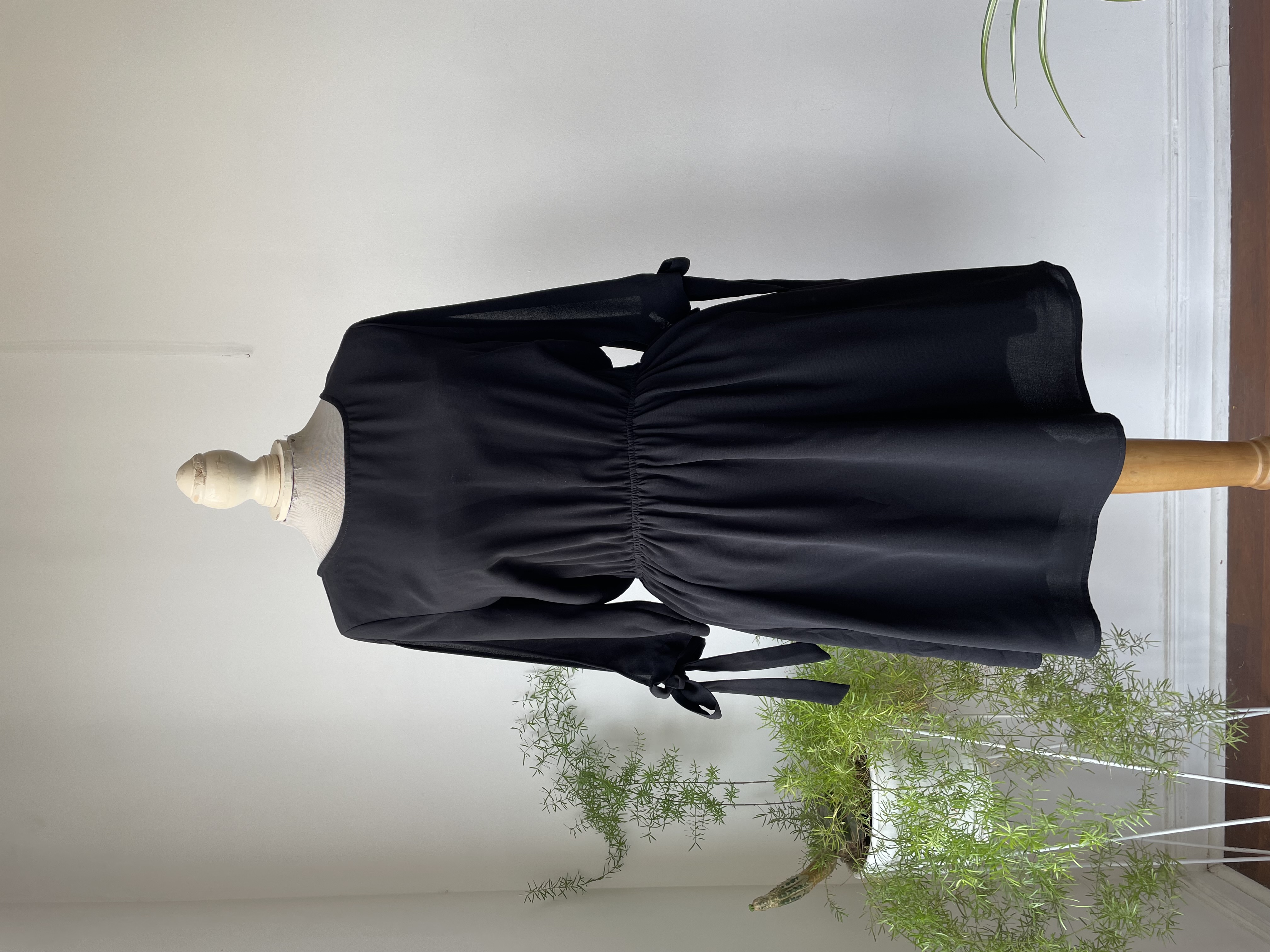 Vestido negro. Talla: M 2