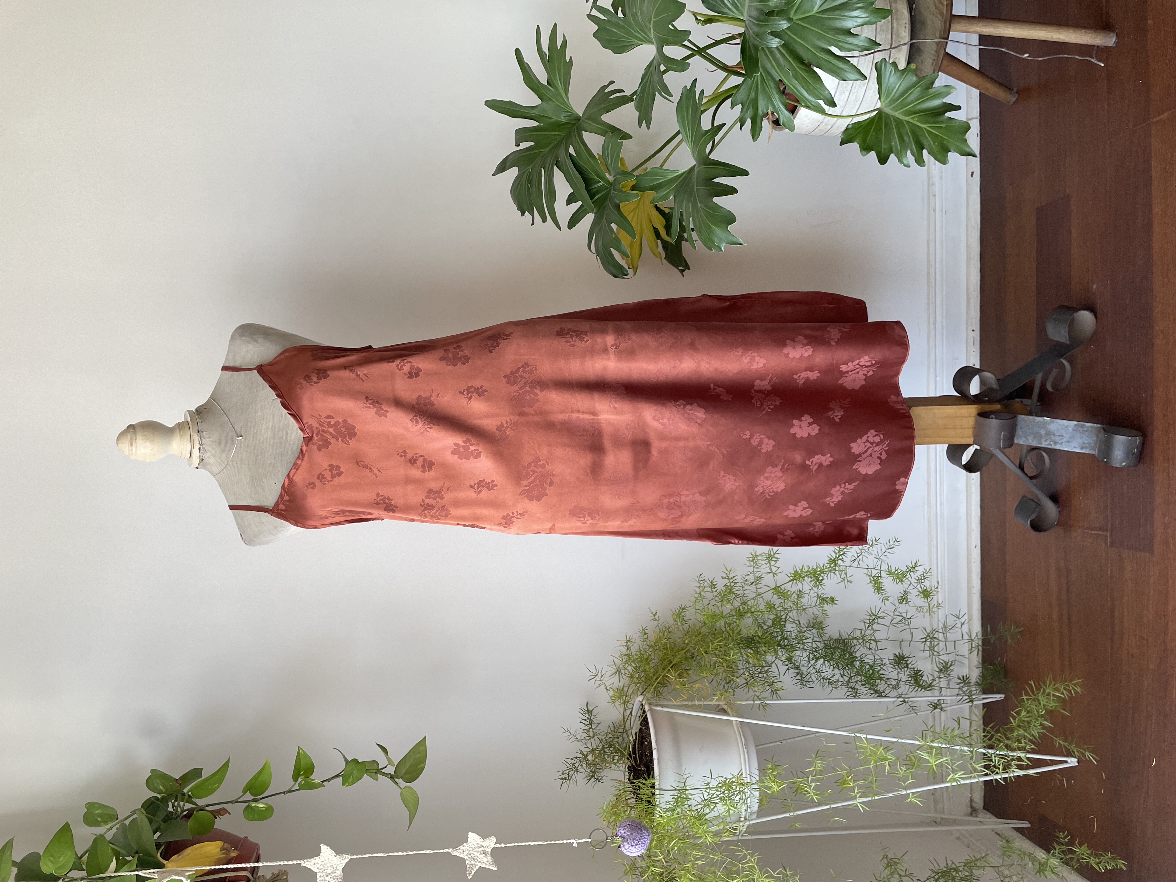 Vestido satén cobre. Talla: M 1