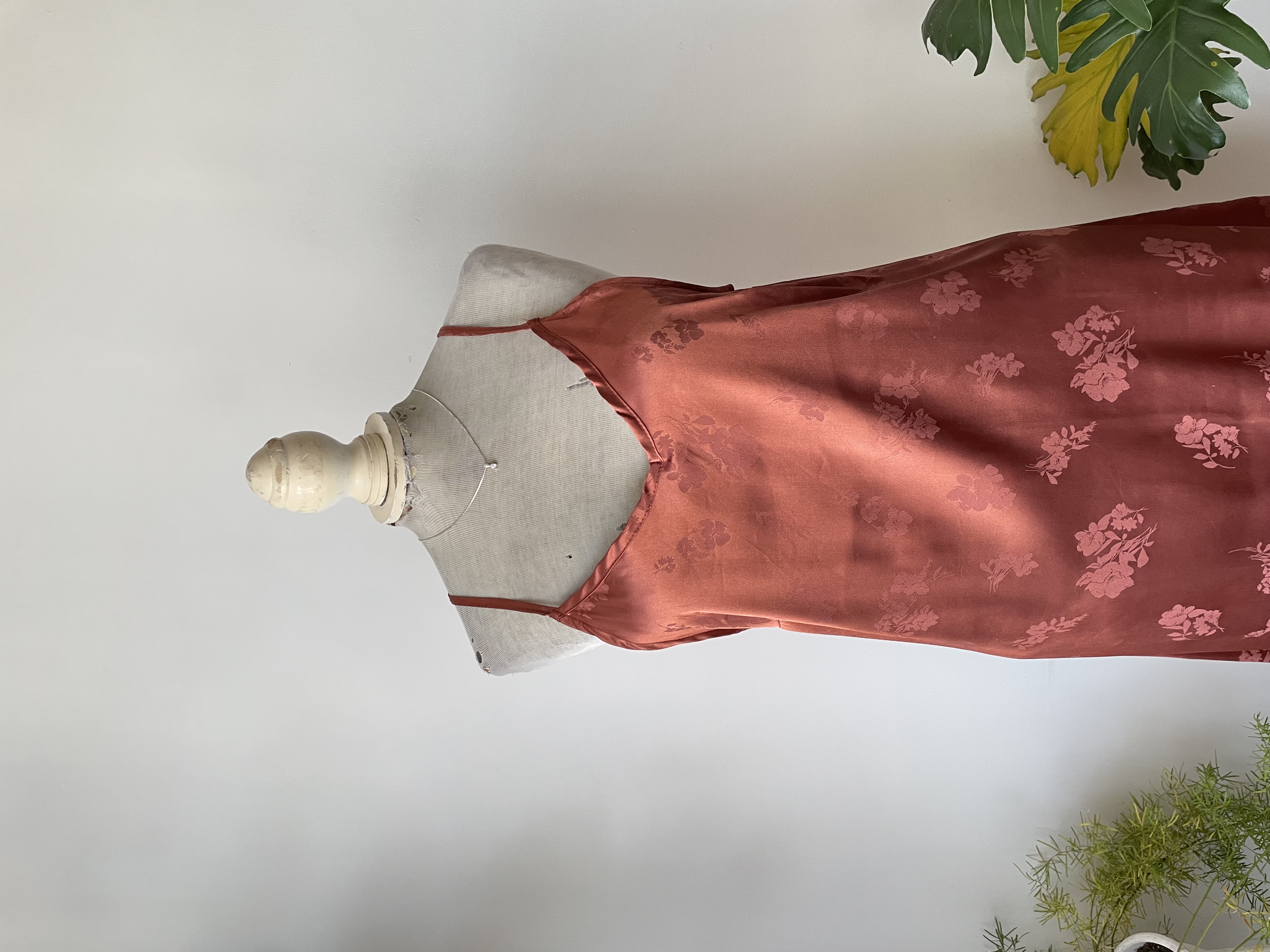 Vestido satén cobre. Talla: M 2