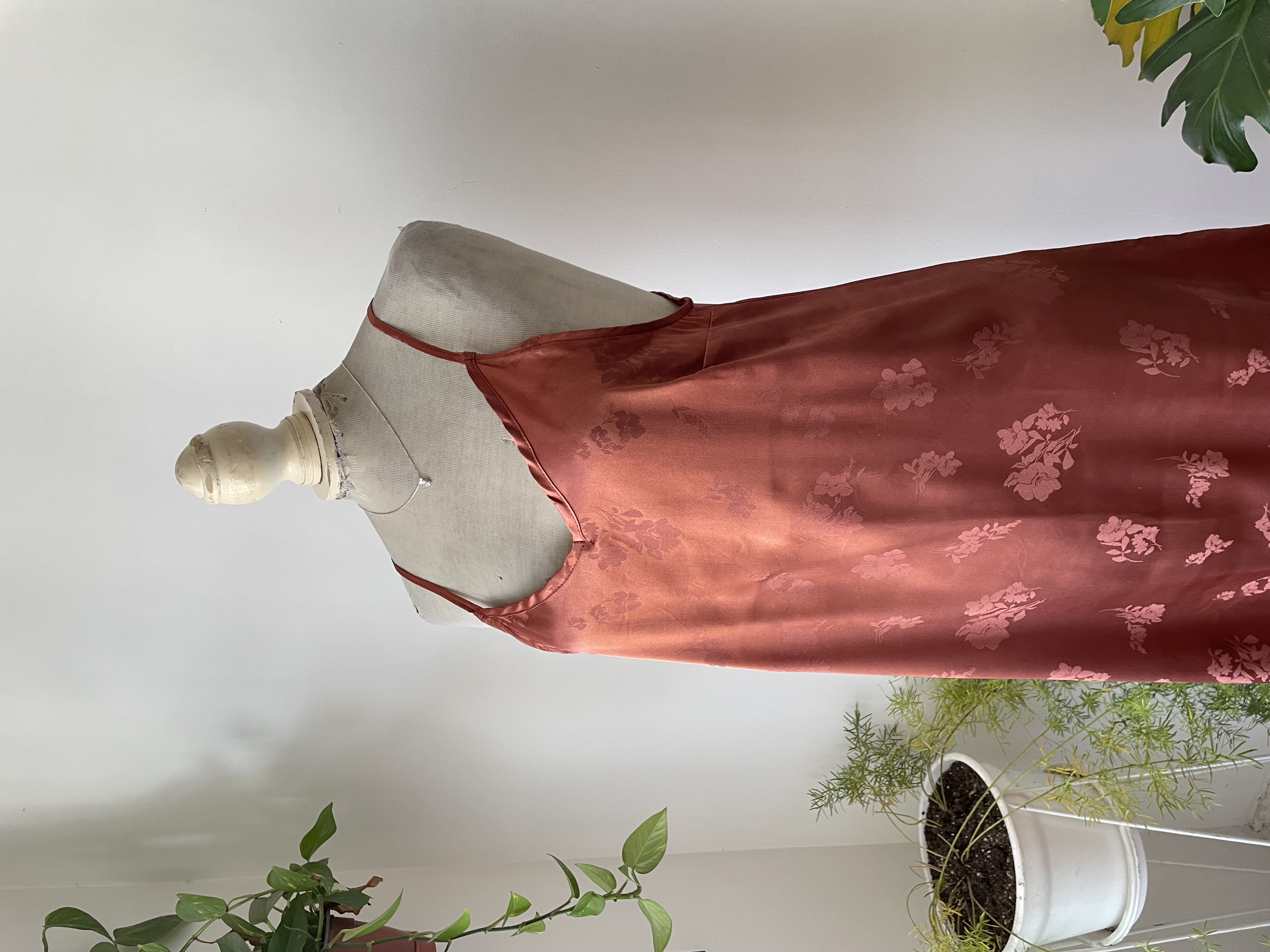 Vestido satén cobre. Talla: M 6