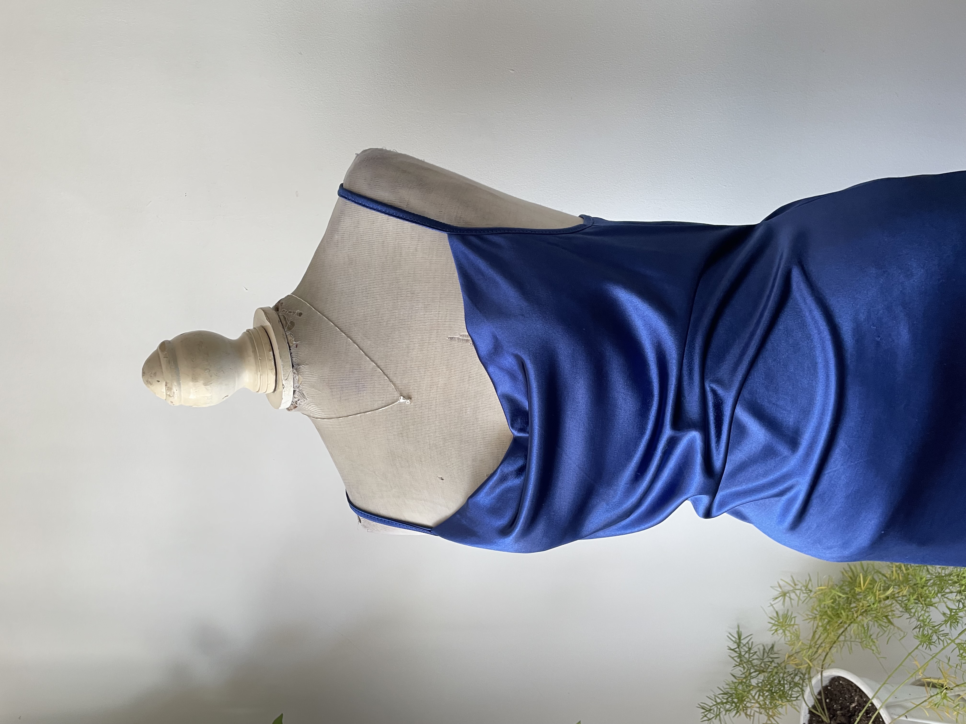 Vestido satén azul. Talla: S 2