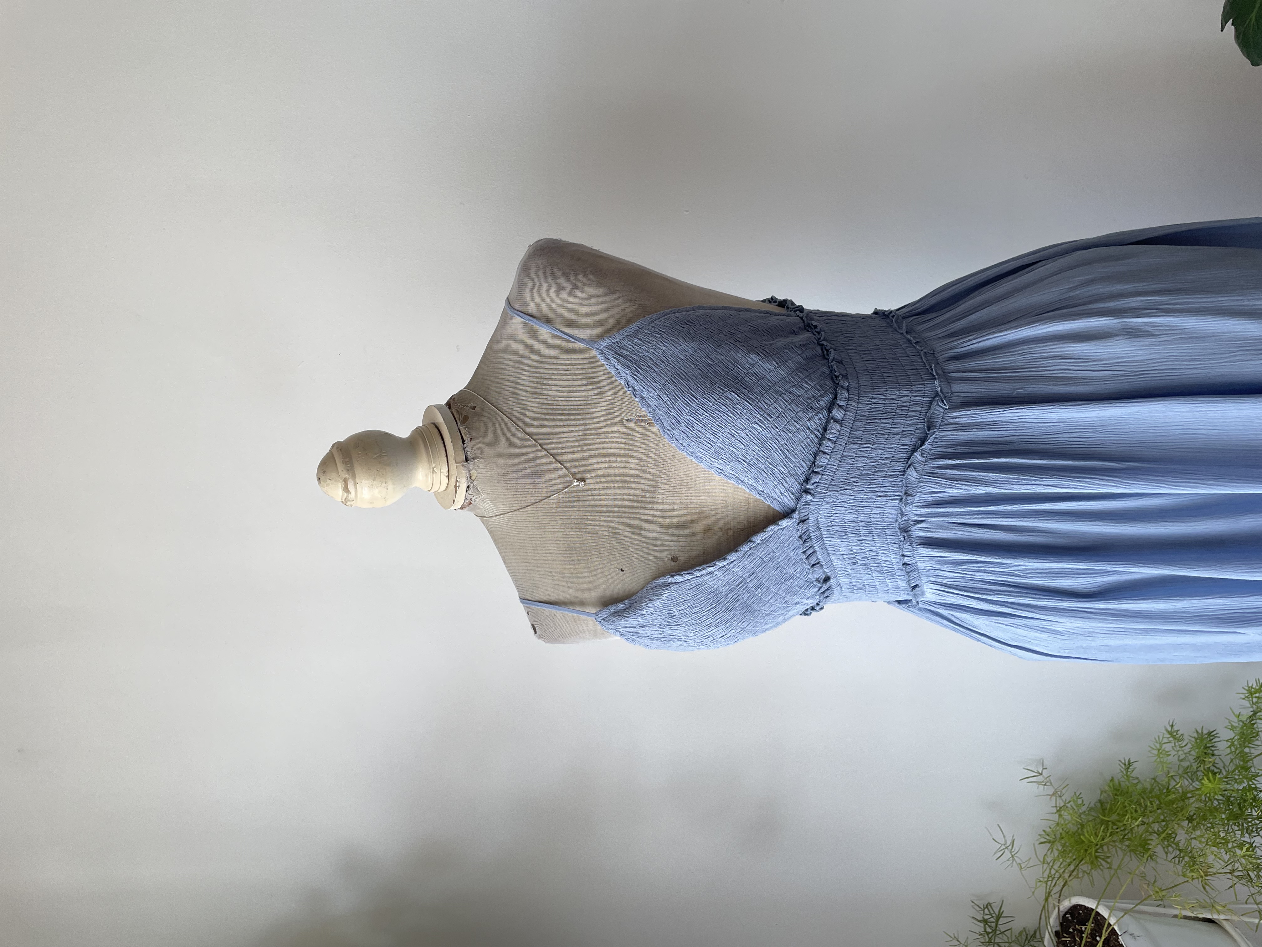 Vestido celeste. Talla: L 2