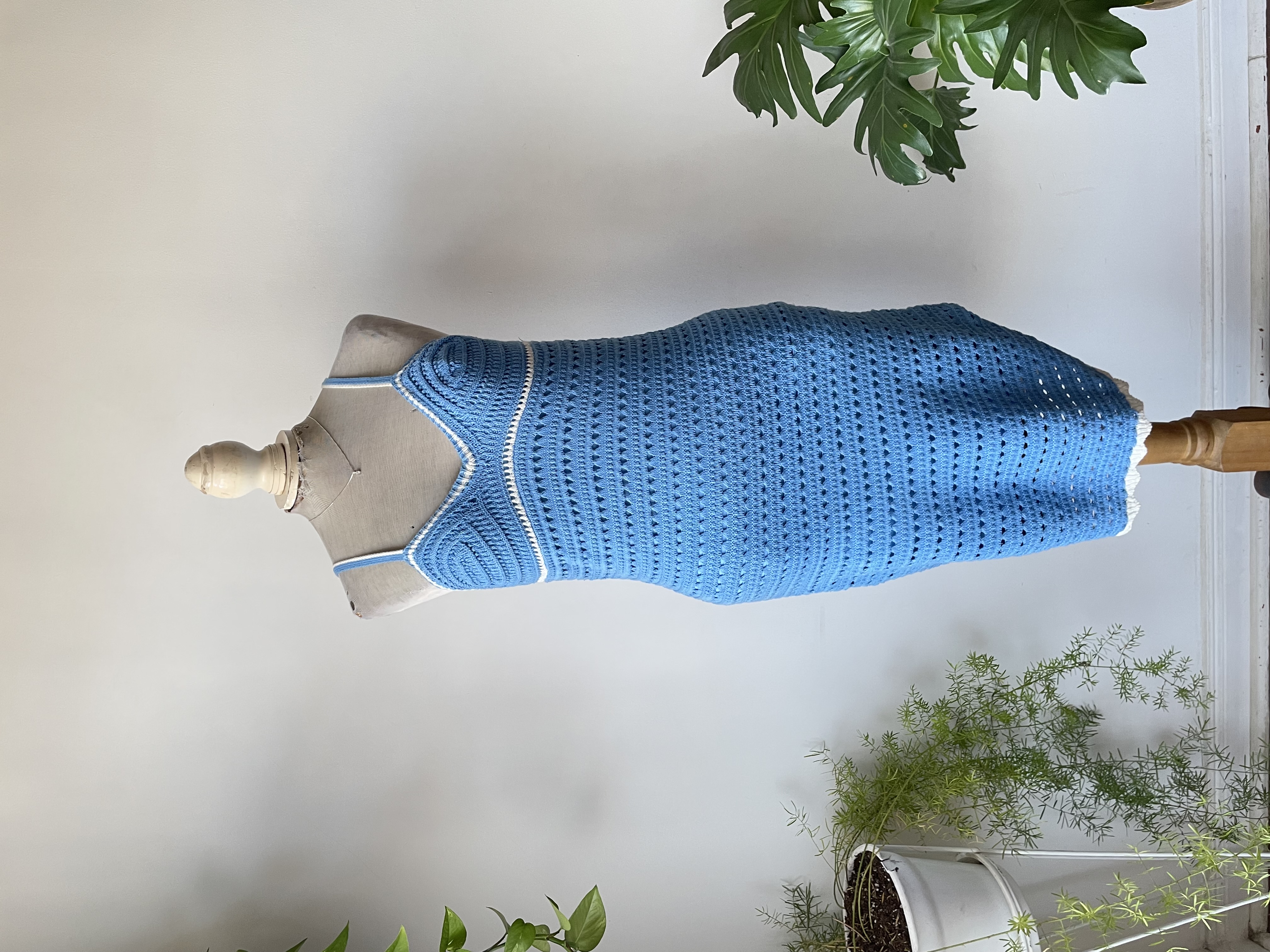 Vestido tejido celeste. Talla: M 1