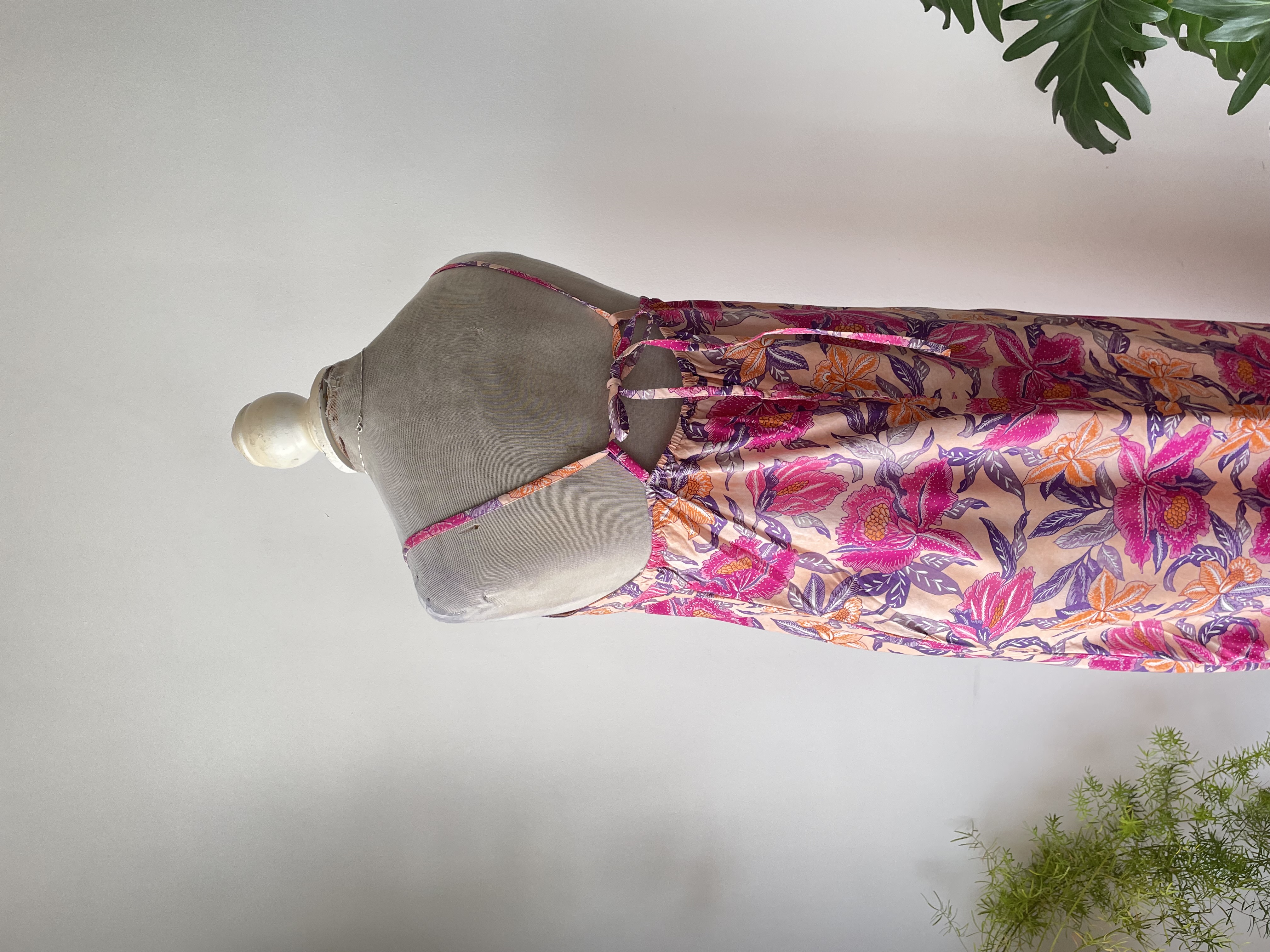 Vestido midi tropical. Talla: S holgado 4