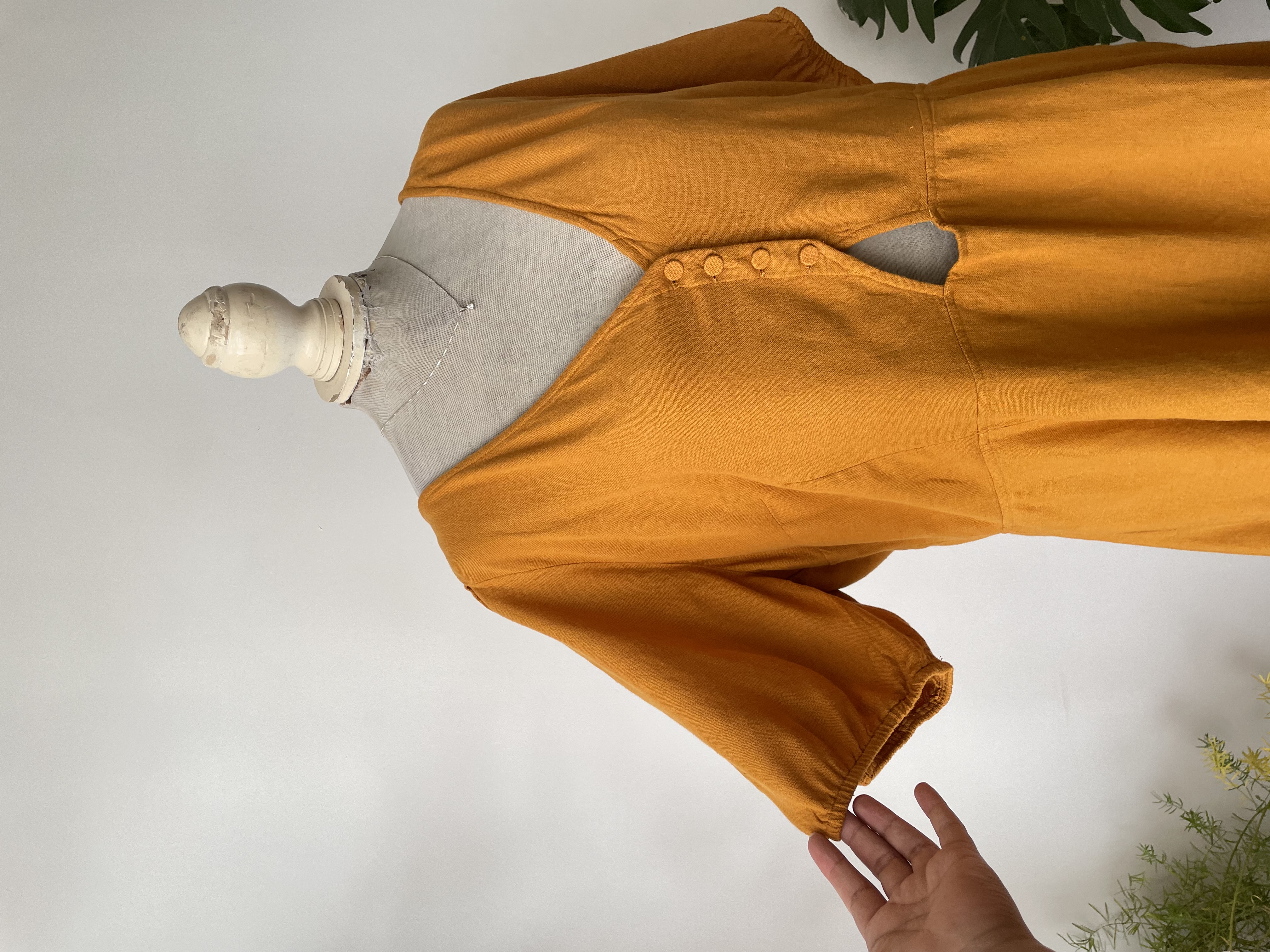 Vestido mostaza. Talla: XL 3
