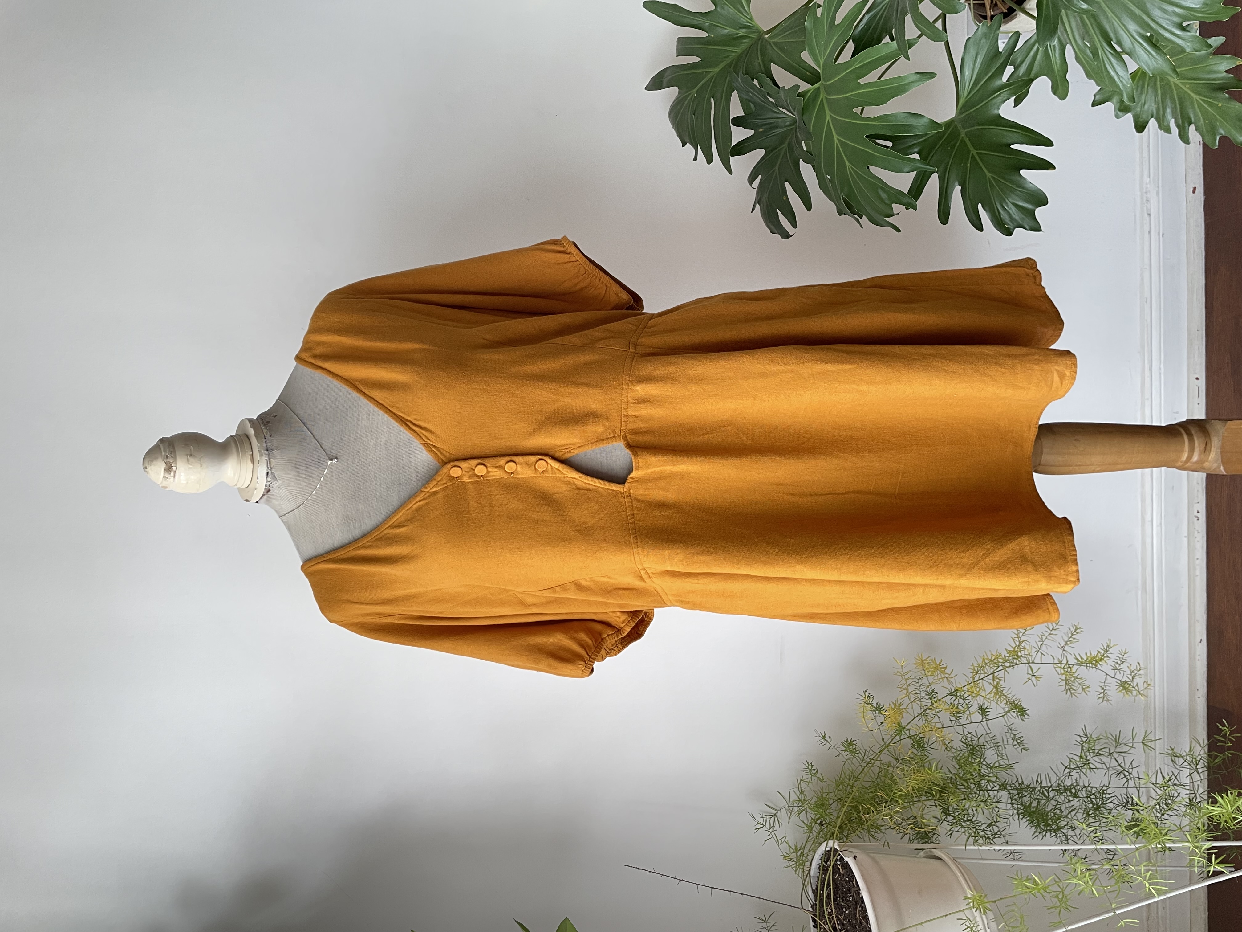 Vestido mostaza. Talla: XL 1