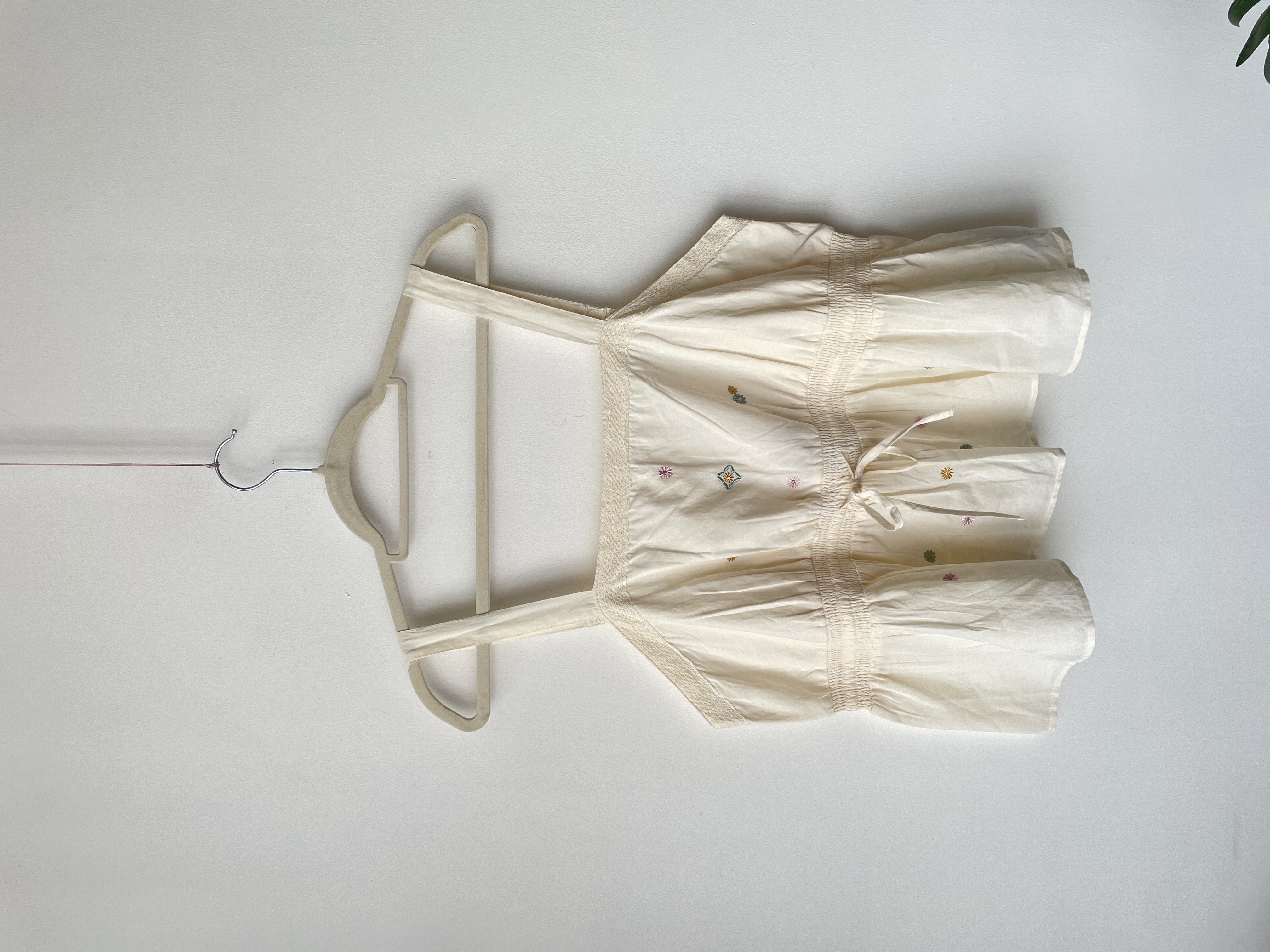 Polera crema. Talla: 2XL (XL) 1